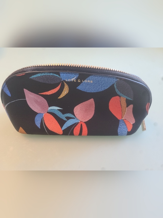 Love & Lore Handbags - Love & Lore Black Floral Zip Pouch — Multicolor Print